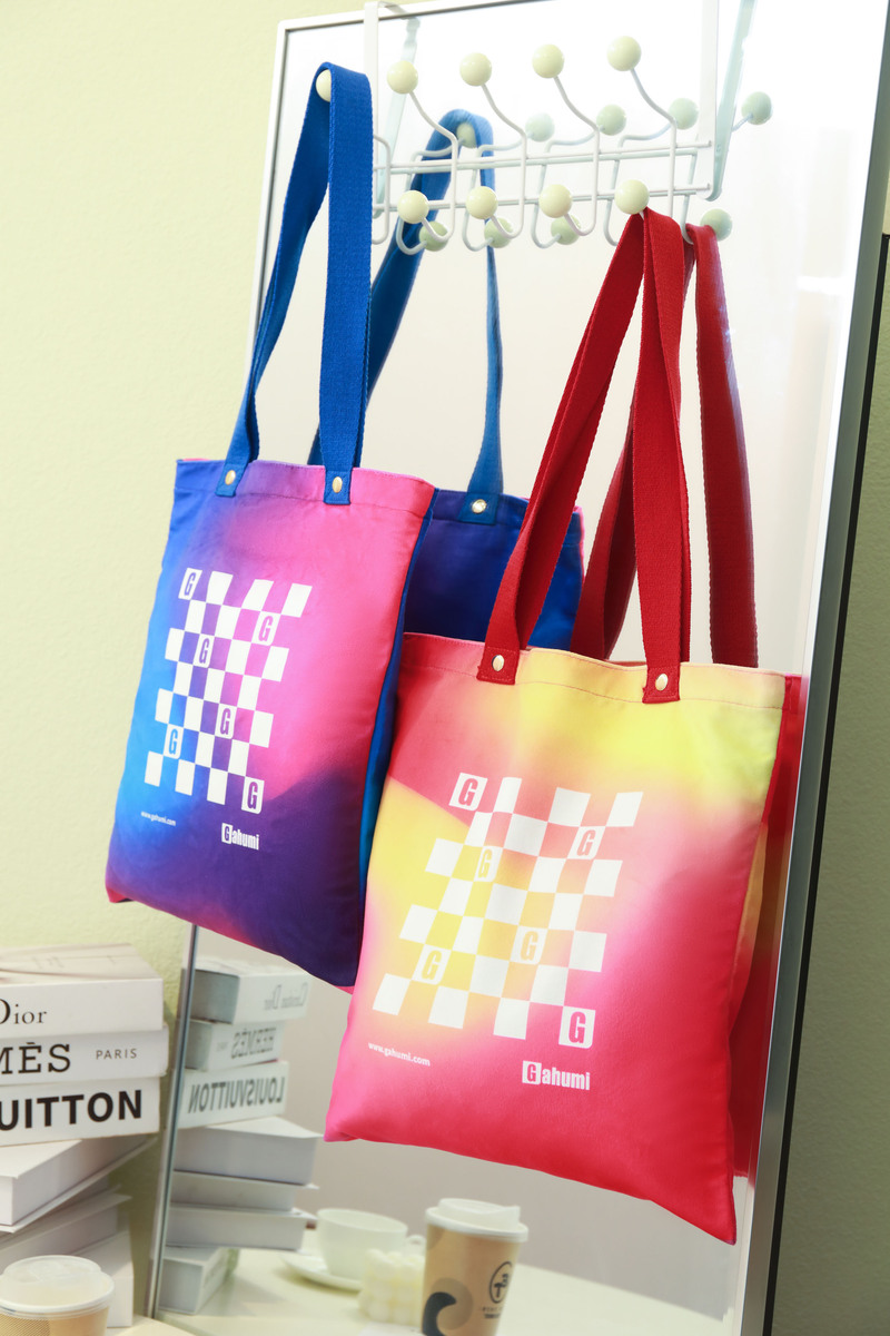 渐变色带铆钉帆布包-01